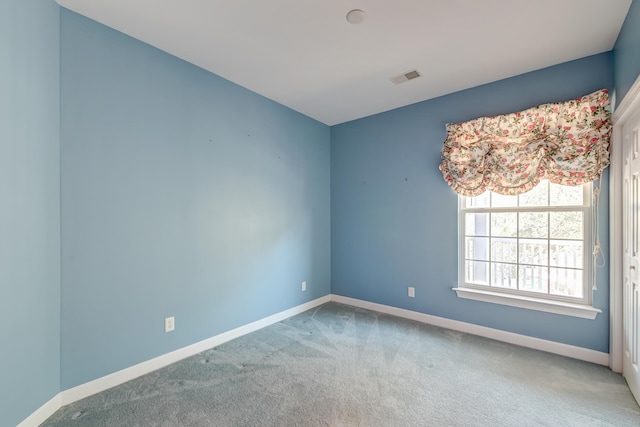 spare room featuring carpet floors