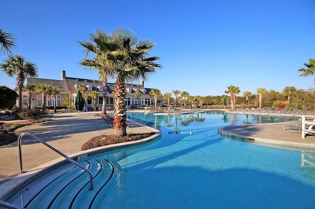 view of swimming pool