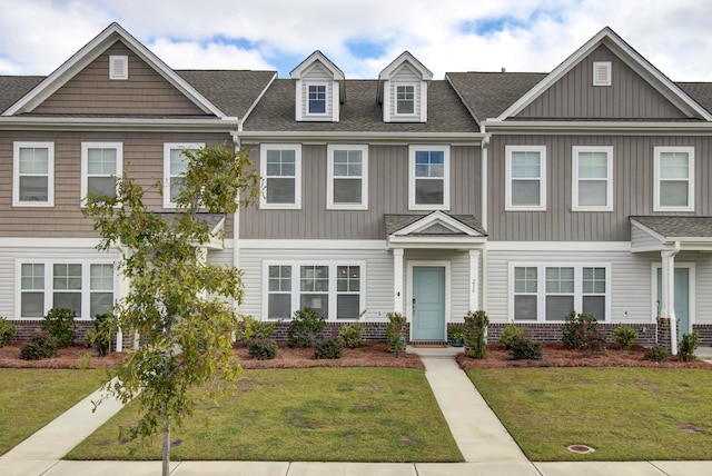 view of front of house featuring a front lawn