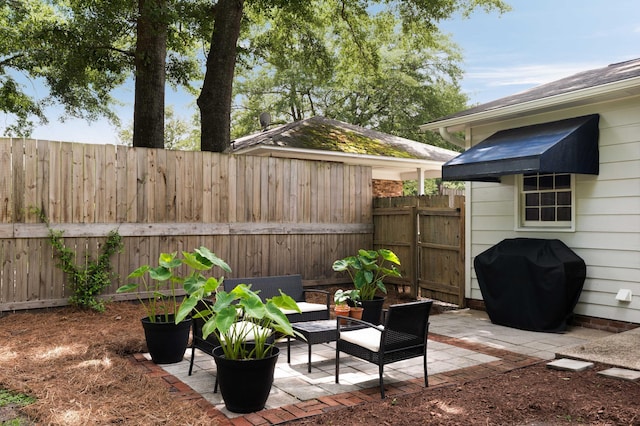 1417 Downing St, Charleston, SC 29407 - fenced backyard featuring area for grilling and a patio