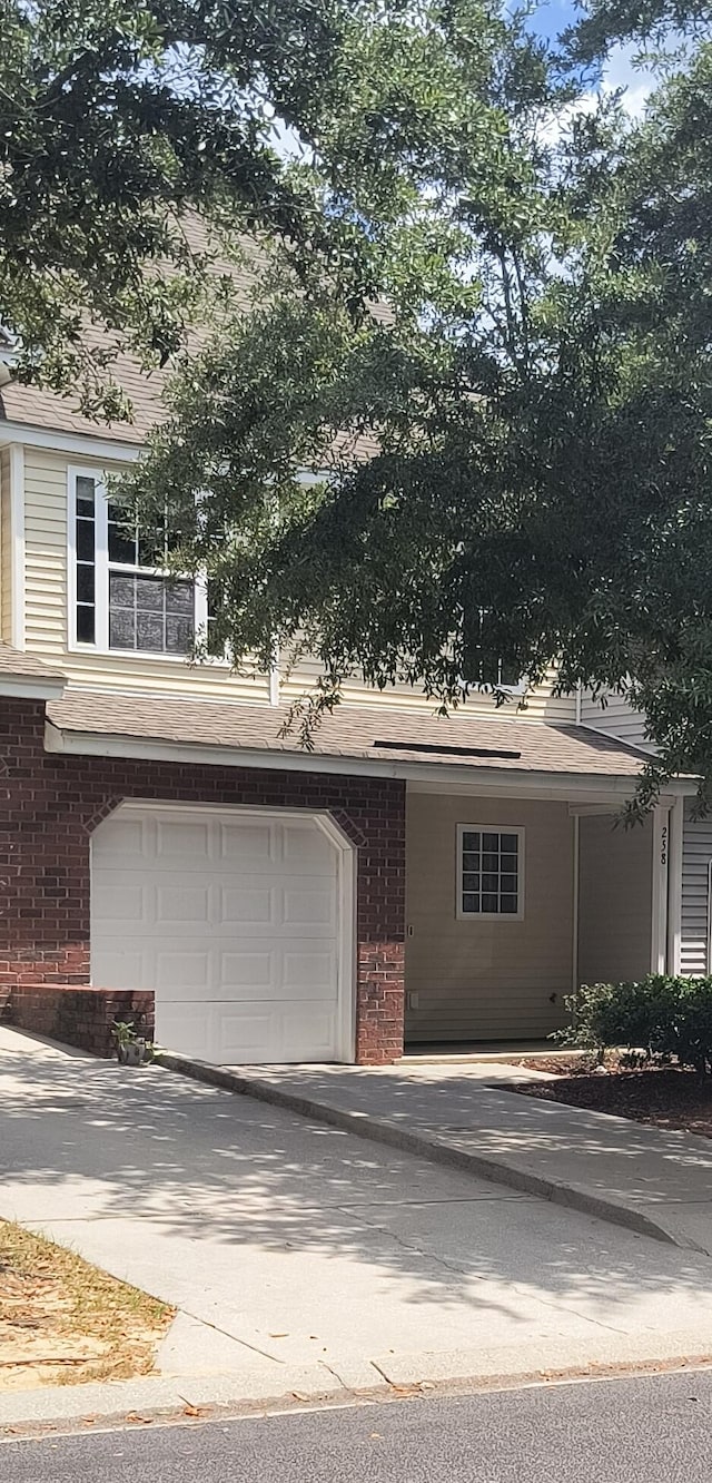 view of front facade with a garage