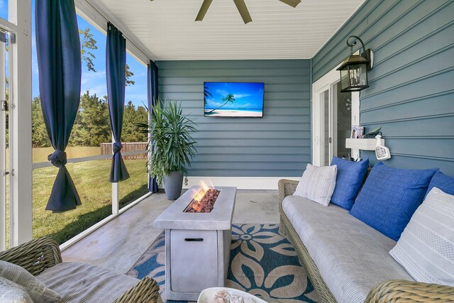 sunroom featuring ceiling fan