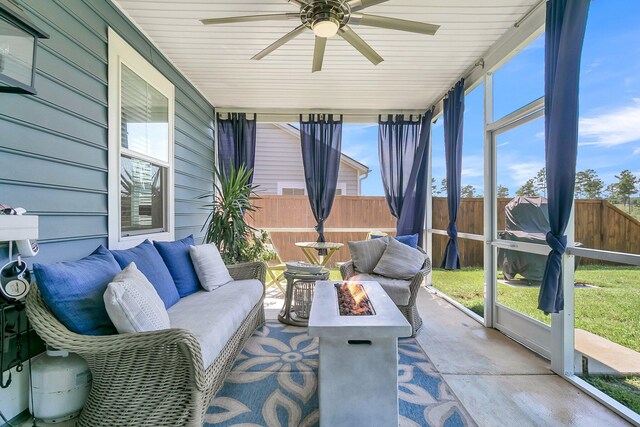 sunroom / solarium featuring ceiling fan