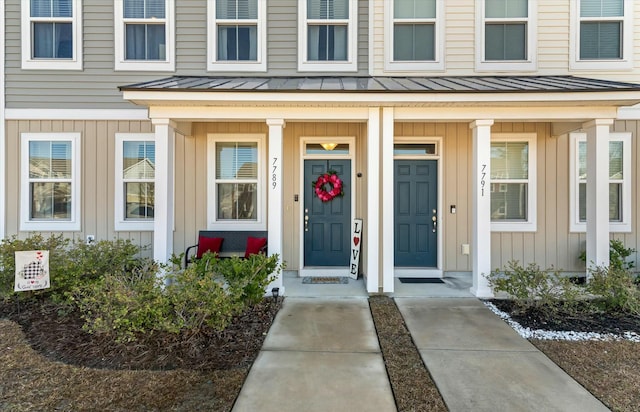 property entrance featuring a porch