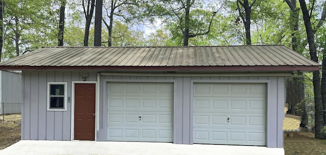 view of detached garage