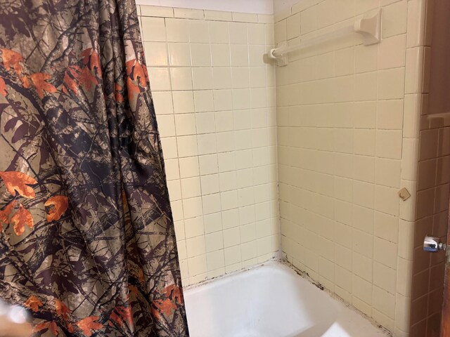 bathroom with shower / bath combination with curtain