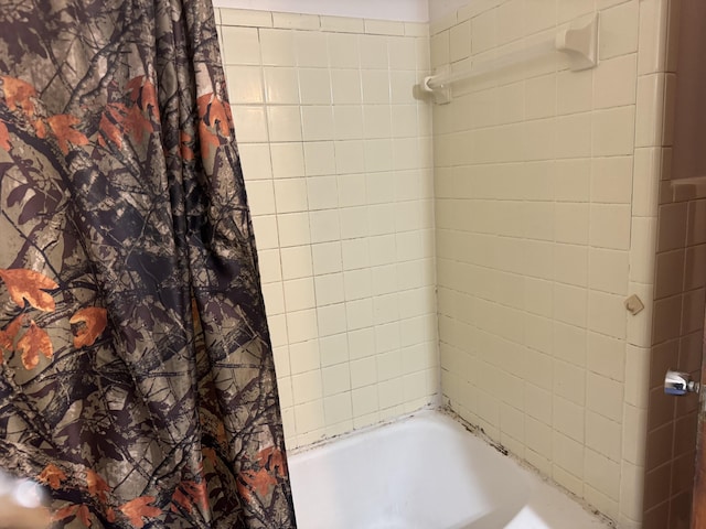 8520 Delhi Rd, North Charleston, SC 29406 - full bathroom featuring shower / bath combination with curtain