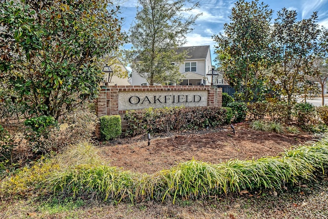 view of community / neighborhood sign