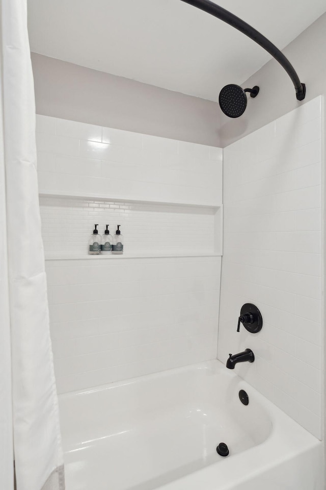 bathroom featuring shower / bath combo