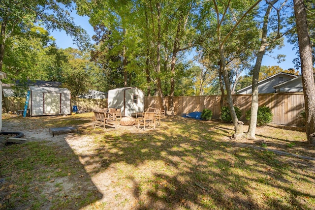 view of yard featuring a storage unit