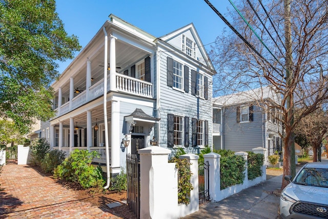 view of front of house featuring a fenced front yard, a gate, and a balcony