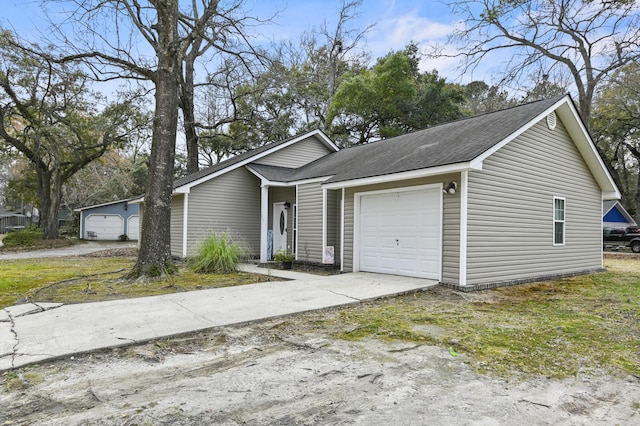 view of front facade featuring a garage