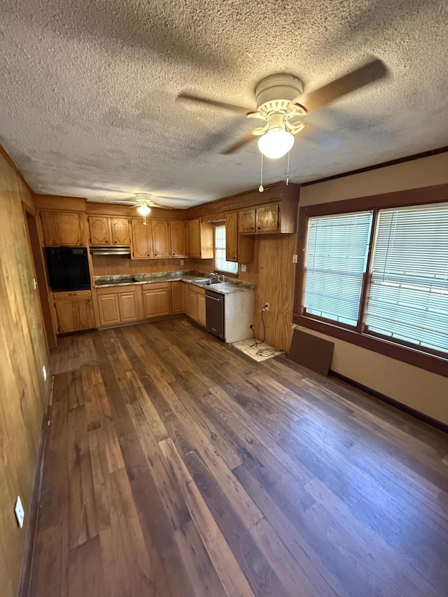 kitchen with a ceiling fan, a textured ceiling, dark wood finished floors, a sink, and black appliances