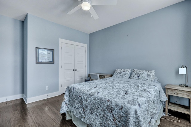 bedroom with ceiling fan, a closet, baseboards, and dark wood-style floors