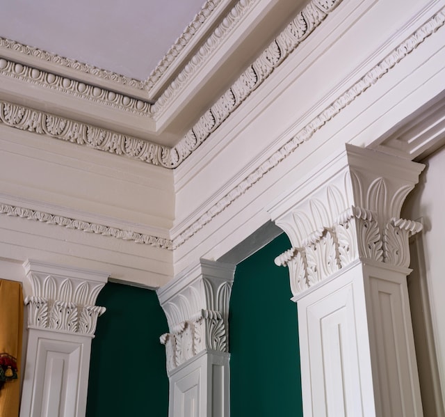 interior details with crown molding