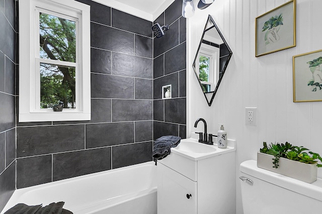 full bathroom with vanity, toilet, and tiled shower / bath