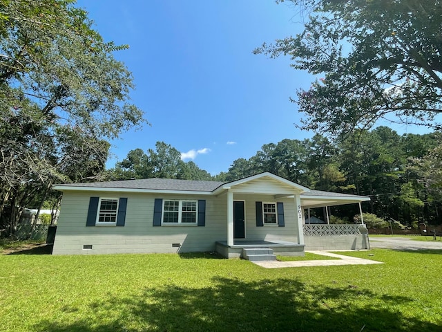 view of front facade featuring a front yard