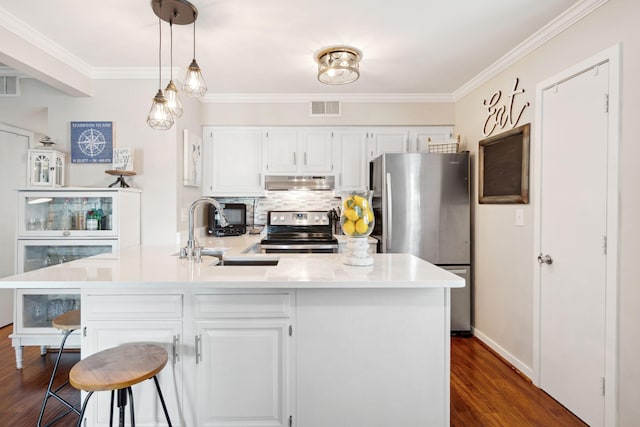 kitchen featuring an island with sink, sink, dark wood-type flooring, and stainless steel appliances