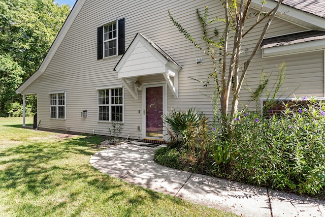 view of front of house featuring a front yard