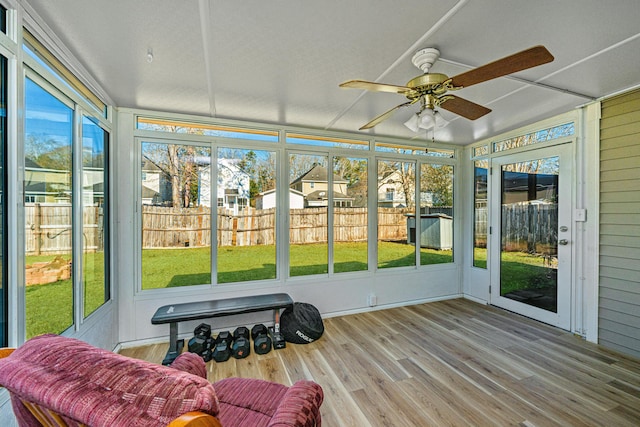 sunroom with ceiling fan