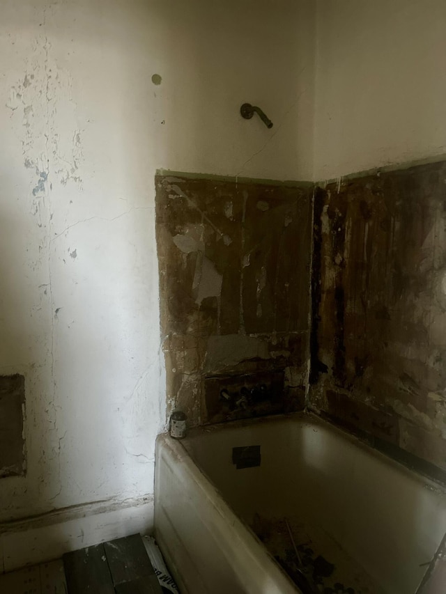 bathroom featuring a tub