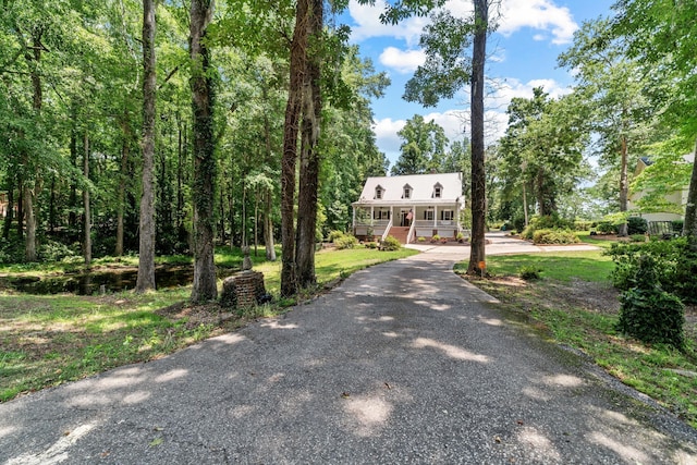 view of front of property featuring a porch