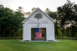 view of outdoor structure with an outbuilding