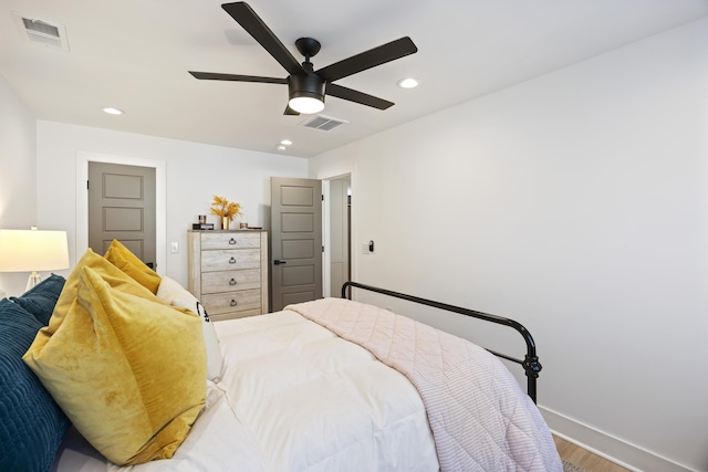 bedroom with recessed lighting, visible vents, baseboards, and a ceiling fan