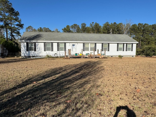 ranch-style house featuring crawl space and a front yard