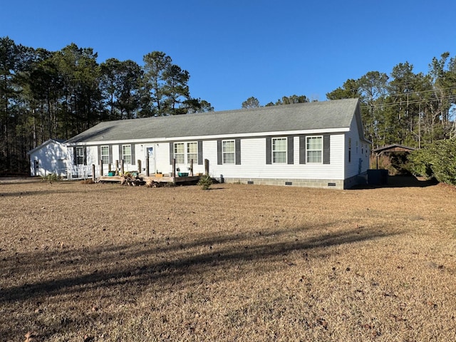 view of front facade with crawl space, a deck, and a front yard