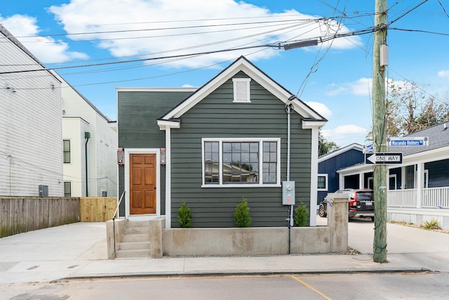 view of front of property featuring fence