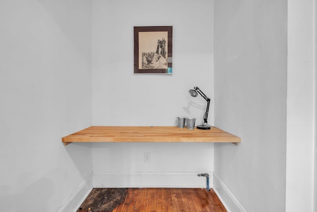 2122 Tugaloo Ave Unit 2120, Columbia, SC 29205 - detailed view of wood finished floors and baseboards