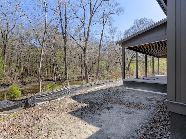 view of yard featuring a forest view