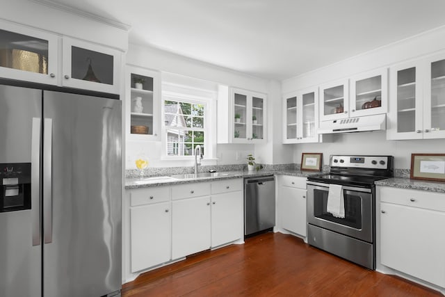 1514 Village Sq, Mount Pleasant, SC 29464 - kitchen featuring appliances with stainless steel finishes, a sink, under cabinet range hood, and white cabinets