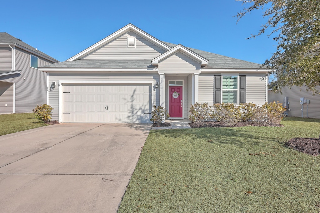 view of front facade featuring a garage and a front yard