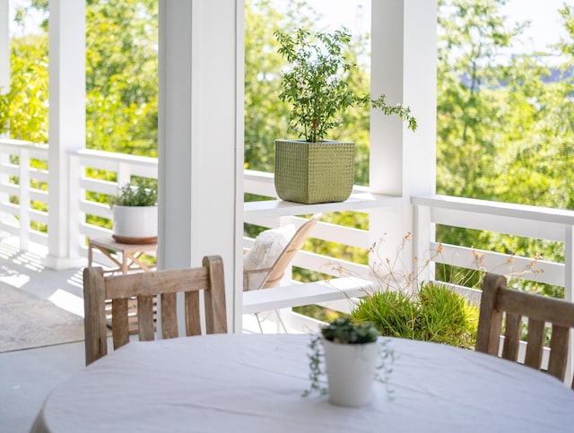 1543 Wando Landing St, Charleston, SC 29492 - balcony featuring outdoor dining area
