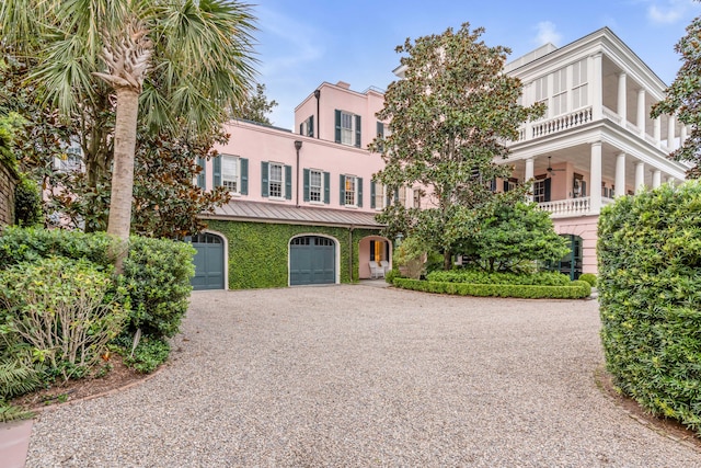 view of front of home featuring a balcony