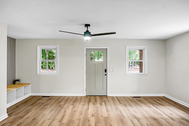 foyer entrance featuring light wood-style floors, baseboards, and a ceiling fan