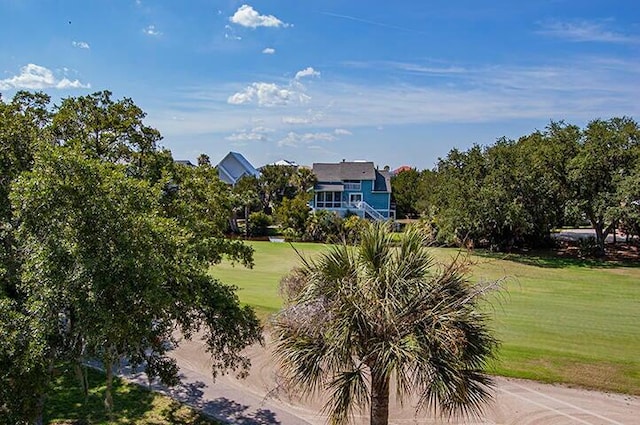 view of property's community featuring a yard