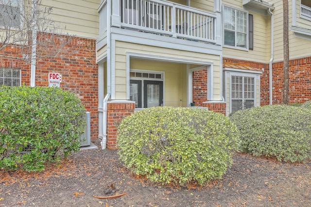 property entrance with a balcony