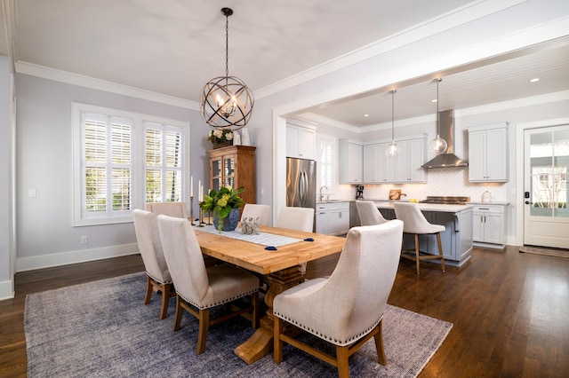 dining area with dark wood-style floors, ornamental molding, a chandelier, and baseboards