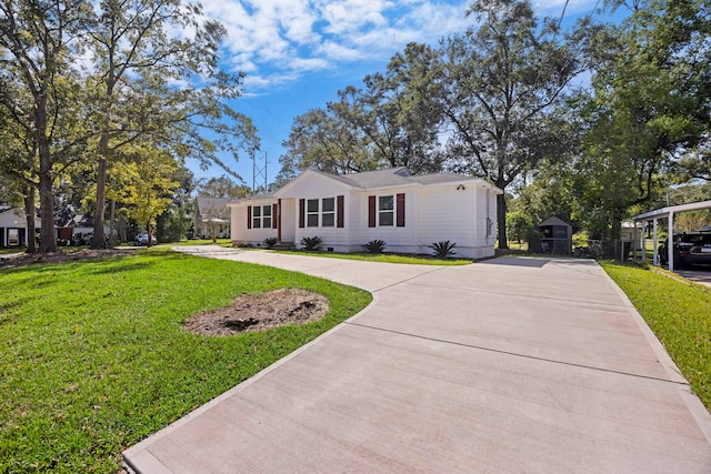 view of front facade featuring a carport and a front yard