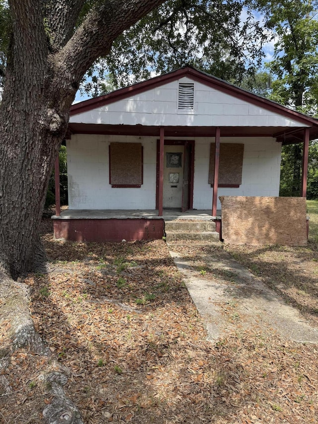 204 Lewis St, Walterboro, SC 29488 - bungalow with covered porch and concrete block siding