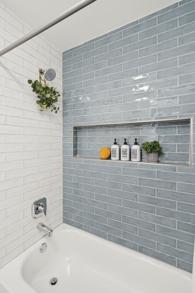 521 Carpenter St, Charleston, SC 29412 - full bath featuring washtub / shower combination