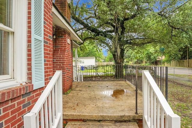 5056 Piedmont Ave, North Charleston, SC 29406 - deck with fence