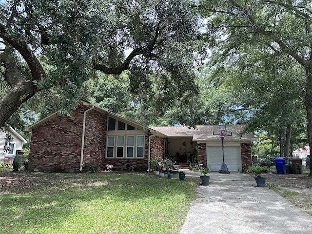 ranch-style house featuring a front lawn and a garage