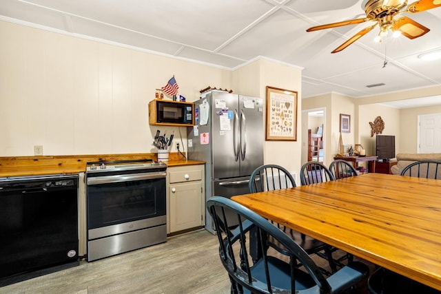 kitchen featuring ceiling fan, crown molding, light wood-type flooring, and black appliances