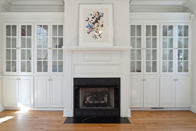 room details featuring hardwood / wood-style floors and ornamental molding