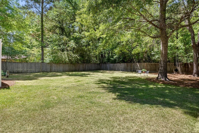 view of yard featuring a fenced backyard