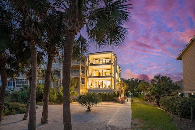 view of front of home featuring a balcony